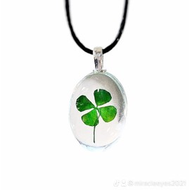 Glücksklee Halskette Kleeblatt 4-bättrig Kette Lederband Glas-Cabochon Anhänger handmade Glücksbringer Klee