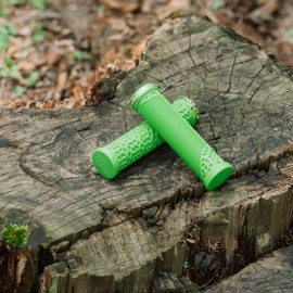 Funn Hilt JR Mountain Bike Handlebar Grips With Single Lock On Clamp, Bicycle Handlebar Locking Grips with 19 mm Inner Diameter, Short Bicycle Grips For Youth, Girls and Boys (Green)