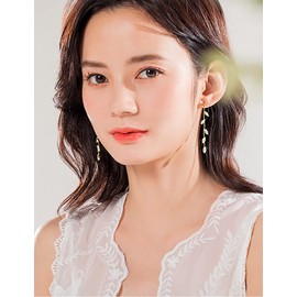 Reffeer Solid 925 Sterling Silver Leaves Dangle Earrings Chain for Women Teens Threader Earrings Tassel (B-Gold)