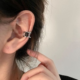 TseenYi Silver Onyx Ear Cuff Earrings Black Crystal Cuff Earrings Retro Open Cuff Cartilage Earrings Boho Onyx Cartilage Cuff Earring Jewellery for Women and Girls Gifts