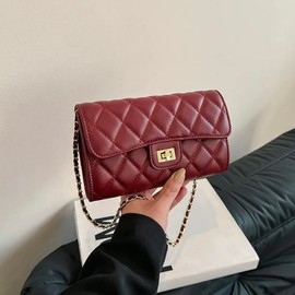 CHIC DIVINNA Small Quilted Crossbody Bags for Women Small Purses Cell Phone Purse Clutch Handbags with Chain Shoulder Strap, Red, Small 8.66 Inches