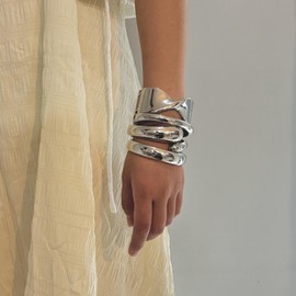 SONNYX 4Pcs Chunky Gold Bangle Bracelets for Women Chunky Bangles Trendy Wide Wrist Silver Cuff Bracelet Stack Jewelry Set Gifts