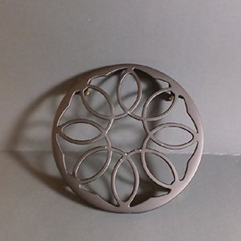 Baldwin Brass James River Collection-Flower/Star Trivet (Black with Brass Feet)7072-1