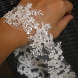 G-RUI 2yard Luxury Beaded Embroidery lace Appliques for Wedding Dresses Rhinestone Applique Patches Embroidery lace parches ropa (Off White Color)