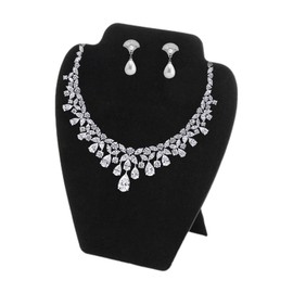 Necklace Display Bust,1 Pcs Velvet Necklace Display Stand,Jewellery Display Stand for Selling,Black Velvet Necklace Display for Sale,Necklace Stand Holder for Necklaces Earrings Jewellery