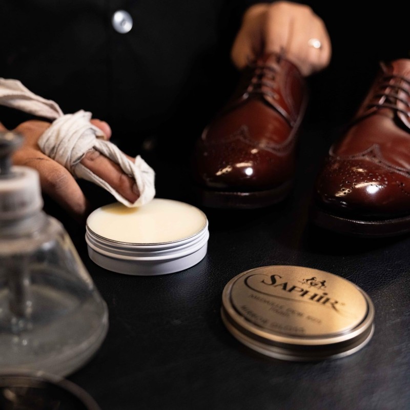 SAPHIR Medaille d’Or Mirror Gloss - Natural Wax Polish for