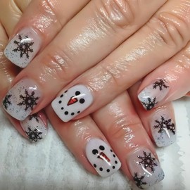24Pcs Christmas Black Snowflake Press on Nails Black Silver Glitter Snowmen Fake Nails Glossy long nose snowman Glue on Nails White French with Snowflake Designs Full Cover Acrylic Nails for Women