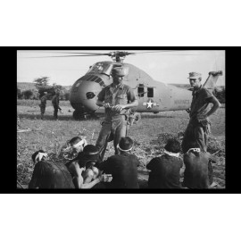 Vietnam War US Marine Transport of Viet Cong POWs PHOTO Prisoners, Helicopter
