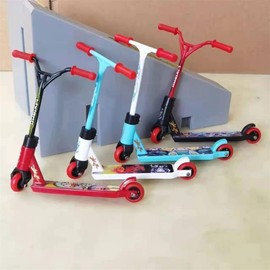1Pc Black Red Random Finger Scooter Mini Finger Scooters Two Wheel Scooter Finger Training Kits Mini Finger Skateboards Fingers Boards and Finger Bikes