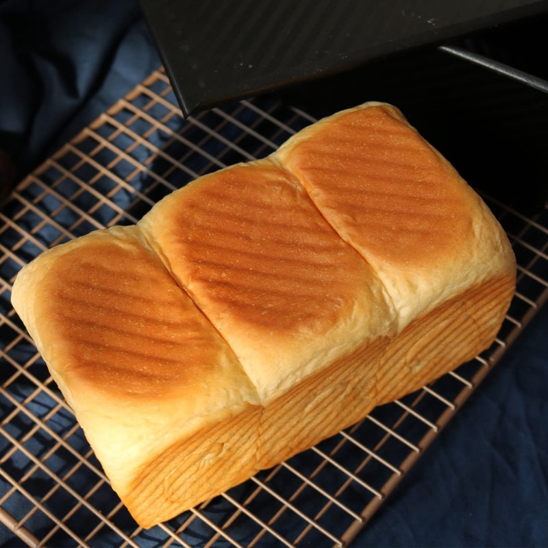CHEFMADE Bread Mold Day Bread Mold with Lid Ripple Type
