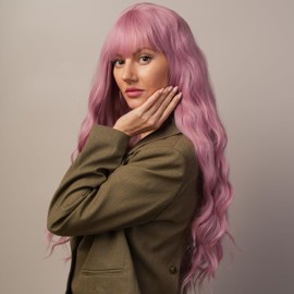 Pink wig, Long Curly Wig with Bangs, Natural Curls, Adjustable Size, for Women, Suitable for Parties, Cosplay and Stage Plays, 31 Inches