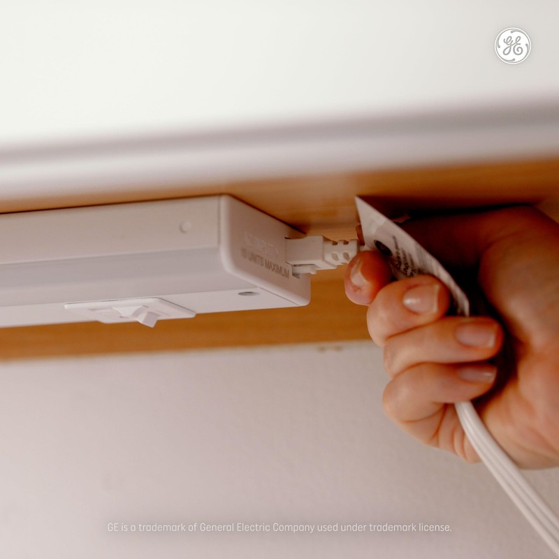 GE LED Undercabinet Light Fixture, Linkable Integrated Plug-in Fixture, Daylight,