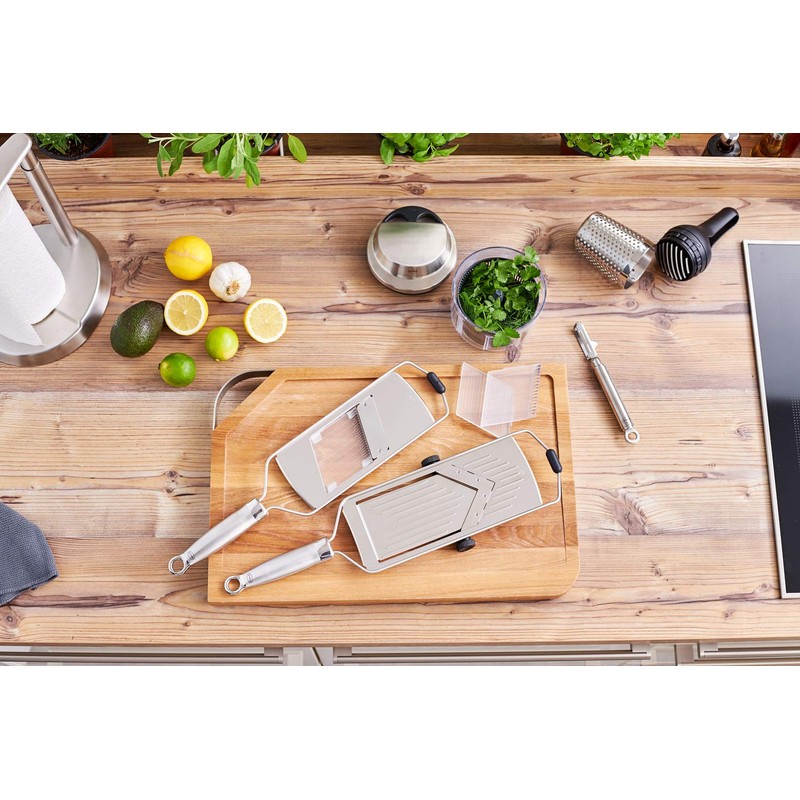 Rösle Nutmeg grater, herbal shower.