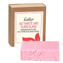 LIDKOR Feuchtigkeitsspendende Seife mit Karité & Ylang-Ylang 100g - Anti Aging & Hydratisiert Hautpflege mit Olivenöl - Handgemachte Naturseife als Festes Duschgel - Vegan Körperseife und Handseife