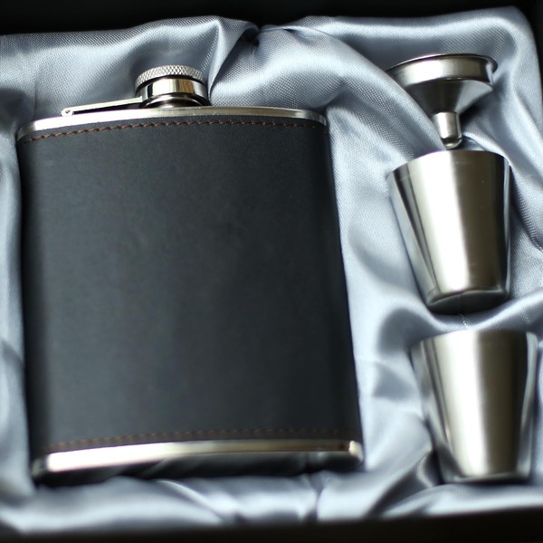 Eiarrnp Flasks, 7oz Leather Flask for Liquor for Men Women