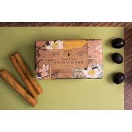 The English Soap Company Anniversary Indian Sandalwood Soap - Luxury Shea Butter Bar with Warm Woody Scent - Vegan Friendly, Plastic-Free Recyclable Packaging, Made in England - 190g