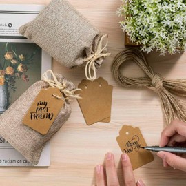 50 Bolsas de Yute,Bolsas de Regalo, Viene con Etiqueta y Soga, Bolsas de Arpillera con Cordón, Para Cumpleaños, Fiestas, Navidad, Bodas y Manualidades,Reutilizable(10 * 14cm)