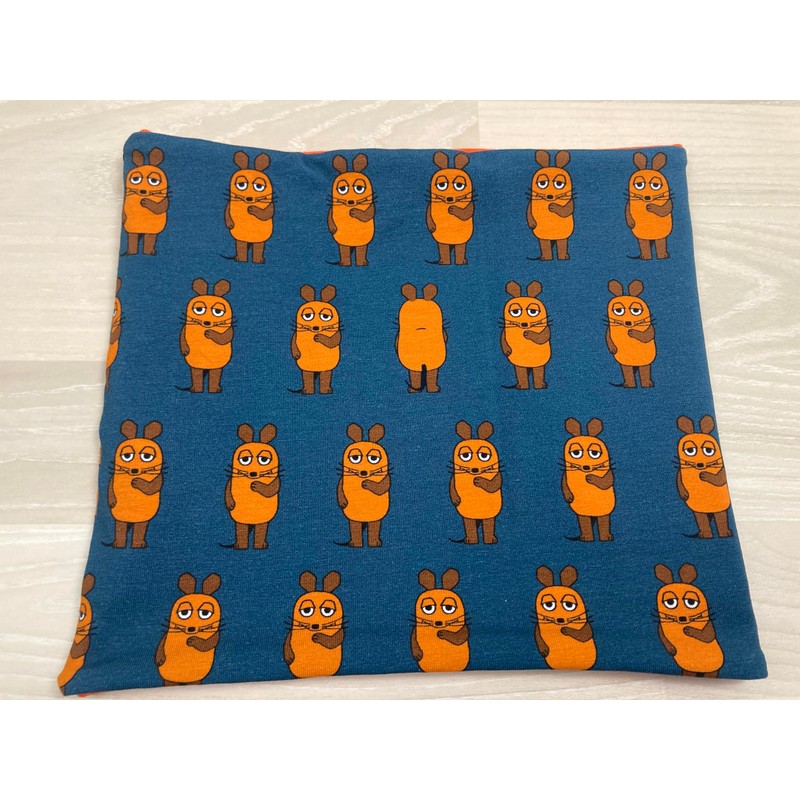 Schal aus Baumwolljersey mit der Maus auf dunkelblau, verschiedene Formen: