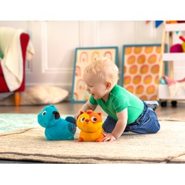 B. toys Krabbelspielzeug Baby, Krabbelhilfe Kuscheltier Katze mit Geräuschen, Krabbel mit mir – Miauendes Plüschtier Spielzeug für Kinder ab 6 Monaten, Verschieden