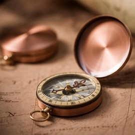 Vintage Compass Pocket Watch Made of Brass with Leather Case, Antique Flip Lid with Automatic Opening, Waterproof (IPX4), Portable Outdoor Compass for Camping, Hiking, Survival