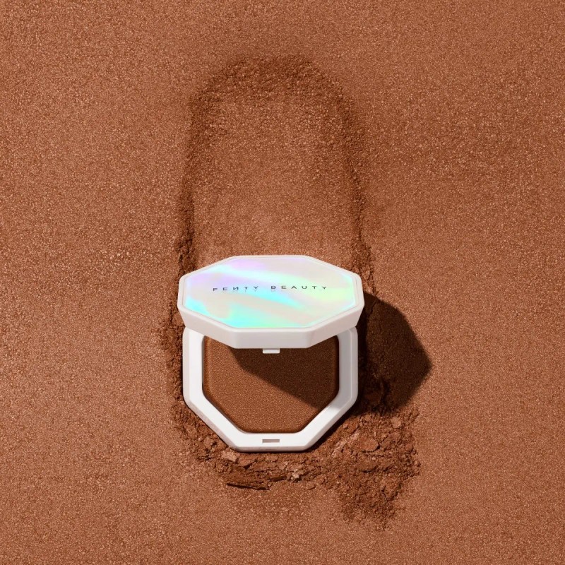 Fenty Beauty Iluminador Demi Glow Polvo Tono 08 That´s Rich