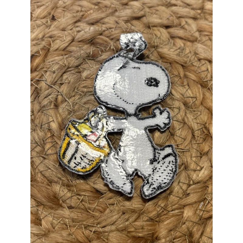 Snoopy Basket cartoon EMBROIDERED PATCH rare 90s Vtg Hat Iron