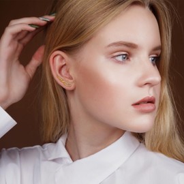 Watforsh 14K Gold Plated Twist Ear Cuff for Women Crawler Earring Cuff Studs Hypoallergenic Climber Earrings for Minimalist Jewelry