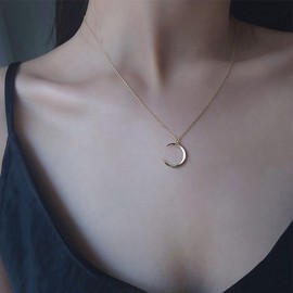 Inateannal Boho Crescent Moon Pendant Necklace Gold Moon Choker Necklace Half Moon Chain Necklace Small Crescent Moon Necklace Minimalist Crescent Necklace Chain