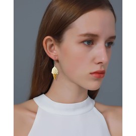 Ice Cream Cone Hook Hoop Earrings for Women Resin 3D Kawaii Food Cones Dangle Drop Earring Lovely Jewelry Gifts Christmas