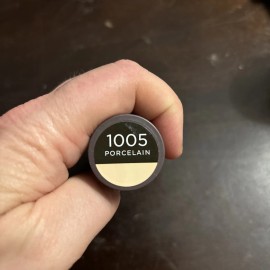 BURT'S BEES Goodness Glows Foundation, 1005 Porcelain Discontinued