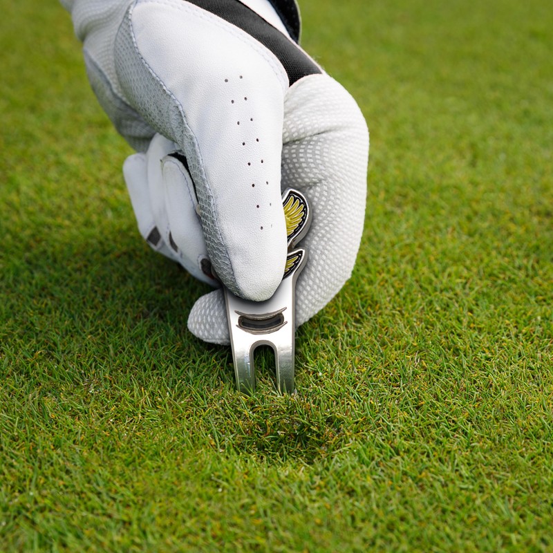 Lyle and Scott Golf Gifts: Premium Leather Golf Scorecard Holder