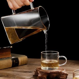 Dadamong Glass Pitcher with Handle, Milk and Cream Pitcher Cup Jug, Heat Resistant Borosilicate Glass Creamer for Coffee Tea or Maple Syrup Serving, Stovetop & Microwave Safe (32oz/ 950ML)