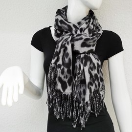 Glamexx24 Women's XXL Scarf Cuddly Warm Leopard Pattern 3 Coloured Fringe Poncho Scarf Oversized Blanket Scarf, Grey, light grey