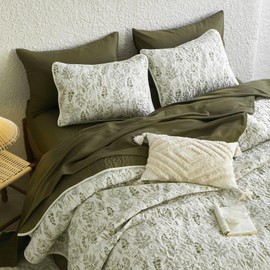 Wake In Cloud - Floral Quilt Set, Botanical Vintage Flower Coquette Cottagecore for Women Teen Girls, Reversible Lightweight Bedspread Coverlet, 3 Pieces, Olive Green, Twin/Twin XL Size