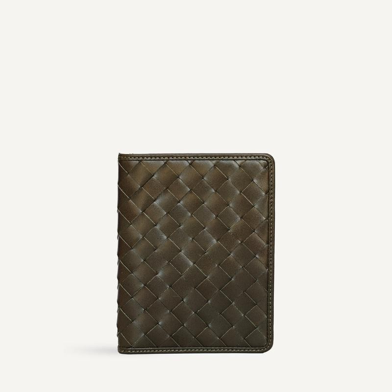 Este Passport Holder (Carré Weave) - Color: Rouge