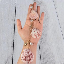 Sea Shells Car Decor,Cute Coastal Hanging Car Charm for Rear View Mirror, Boho Beach Themed Pendant,Hand-Made Starfish Conchas Ornament Accessories for Women