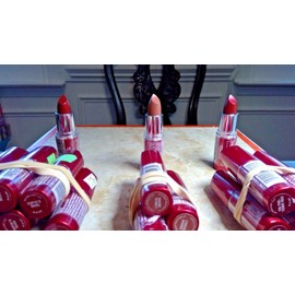 MAYBELLINE MOISTURE EXTREME LIPSTICK  new  On The Town Red  rare discontinued