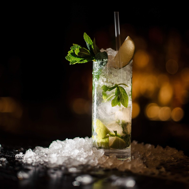 Relaxdays, White-Green Manual Ice Crusher, with Hand Crank, Bar Accessories,