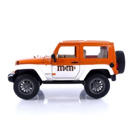 M&M's 1:24 2007 Jeep Wrangler Die-cast Car & 2.75" Orange Figure, Toys for Kids and Adults
