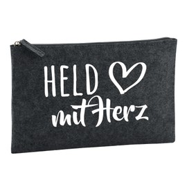 Huuraa Kulturbeutel Held mit Herz Geschenk 1 Liter Charcoal Filz Held Geschenkidee