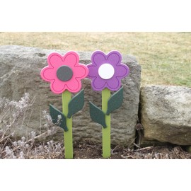 AmishToyBox.com Decorative Flower Stake for Outdoor Décor, Amish-Made with Poly Lumber, Daisy (Aruba Blue and Cherry Wood)
