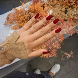 KQueenest 30 PCS Wine Red Press on Nails Medium Short Square, Acrylic Fake Nails Natural, Colored Gel Glue on Nails Short Coffin False Nails Set, Varied Sizes For Women Daily Decoration