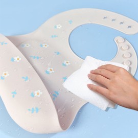 Eimmabey - Baberos de silicona para bebés y niños pequeños, 2 juegos de baberos de alimentación para niños y niñas, baberos ajustables suaves e impermeables con colector de alimentos para niñas y jirafa