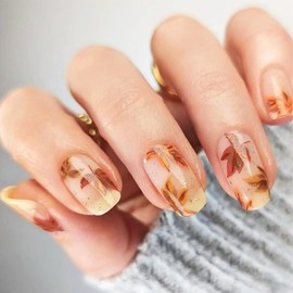 24Pcs Maple Leaf Press on Nails Fall Leaves Press ons Fingernail Thanksgiving Stick on Nail Glossy Silver Glitter Medium Square False Nail Yellow French Gel Glue on Acrylic Fake Nails for Holiday Gift