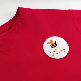 Azeeda 77mm 'Alles Gute zum Geburtstag, Biene' Pin Knopf-Abzeichen (BB00141369)