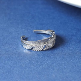 FOREVER QUEEN 925 Sterling Silver Adjustable Feather Ring for Girls and Women, Open Finger Ring Gift with Jewellery Box, Sterling Silver, Thumb spring ring