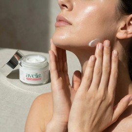 Avelia Crema Facial Hidratante 50g Ácido Hialurónico Elastina Fórmula Nutritiva Aloe Vera Vitamina Tarro Libre Parabenos Sulfatos Cuidado Diario