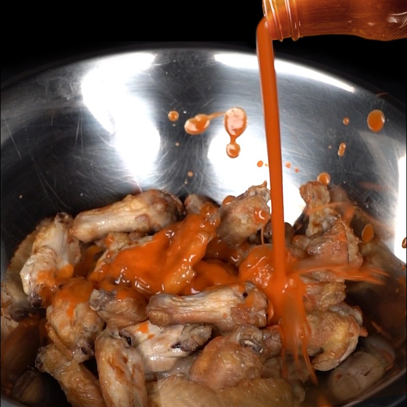 Frank's RedHot Wings Sauce, Buffalo, Ready-To-Use, Shake or Pour Over