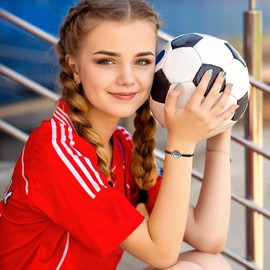 SmileBelle Soccer Gifts Bracelets 2 Pcs White and Black Sport Bracelets as Son Daughter Party Favors, Stocking Stuffers Soccer Stuff Accessories Jewelry for Fans Sport Lovers