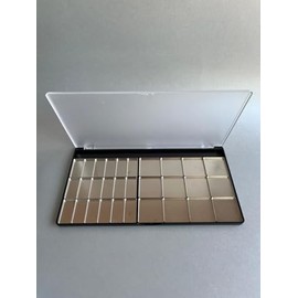 PALETA MAGNÉTICA PROFESIONAL GRANDE VACÍA PARA MAQUILLAJE CON TAPA TRANSLÚCIDA.